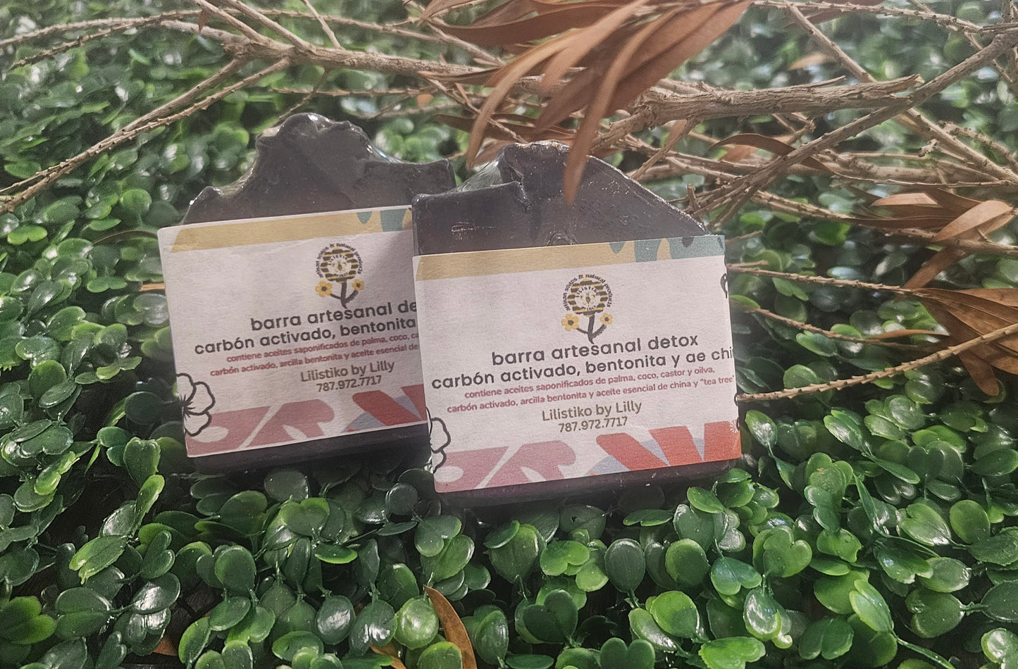 JABÓN ARTESANAL DE CARBÓN ACTIVADO Y "TEA TREE"